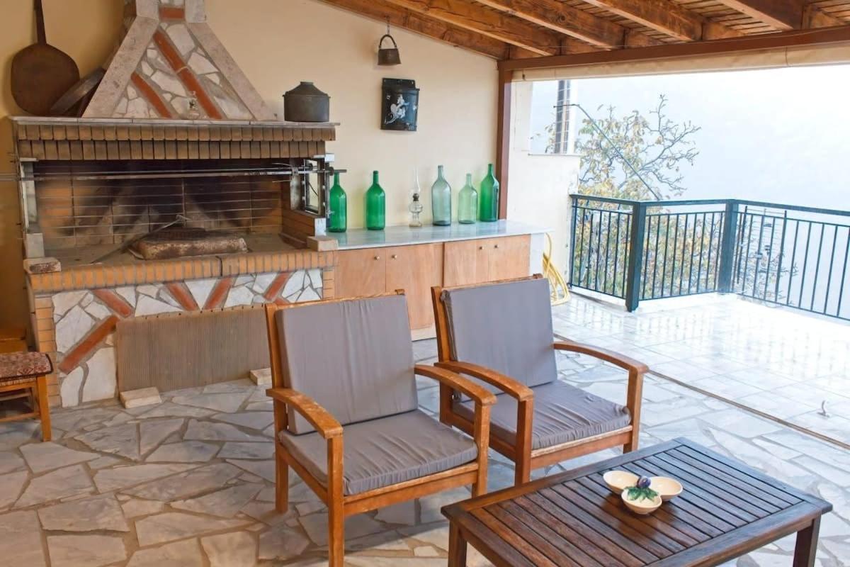Forest Cosy House - Lagkadia Amazing View Exterior photo